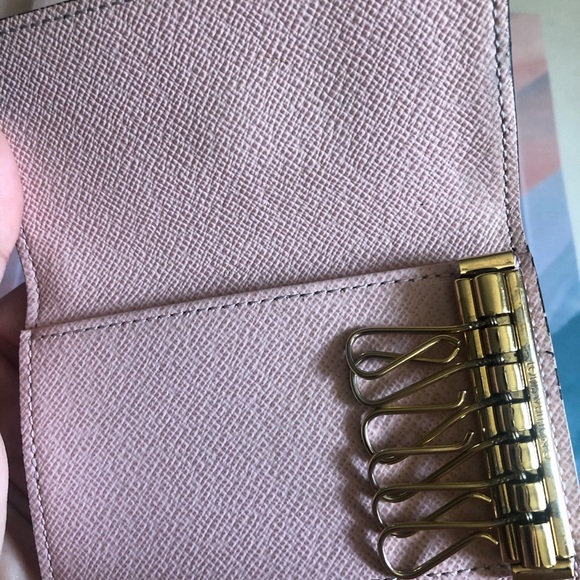 Louis Vuitton 6 key holder Rose Ballerine